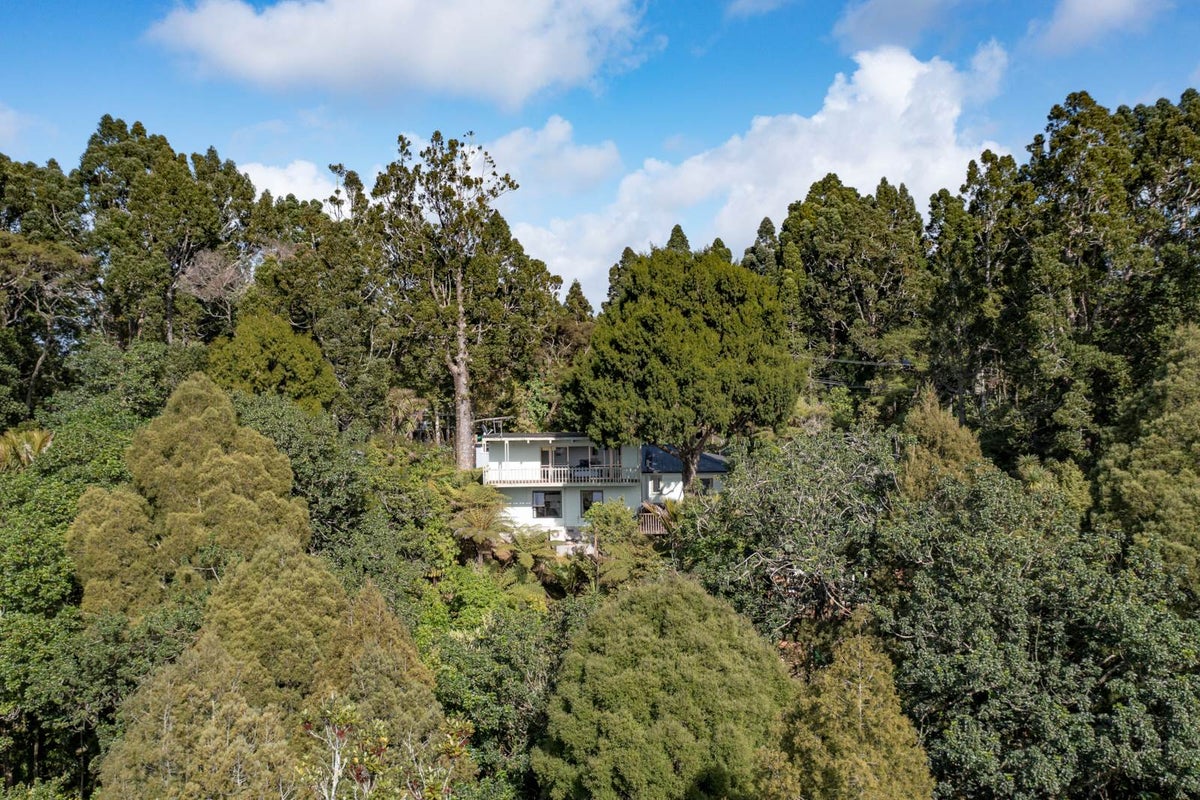 24 Tainui Road, Titirangi, Auckland - Carousel 2