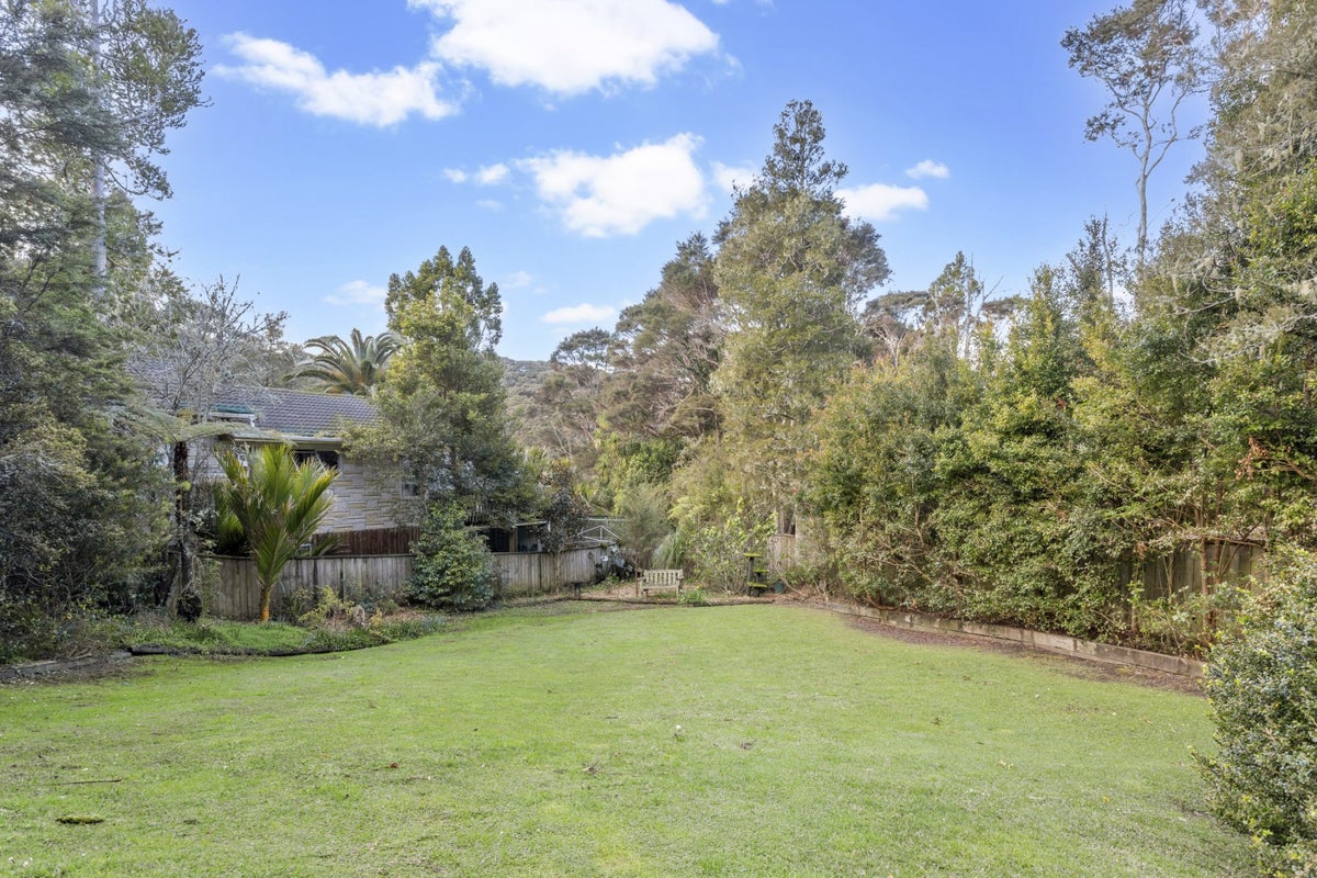 146 Laingholm Drive, Laingholm, Auckland - Carousel 2