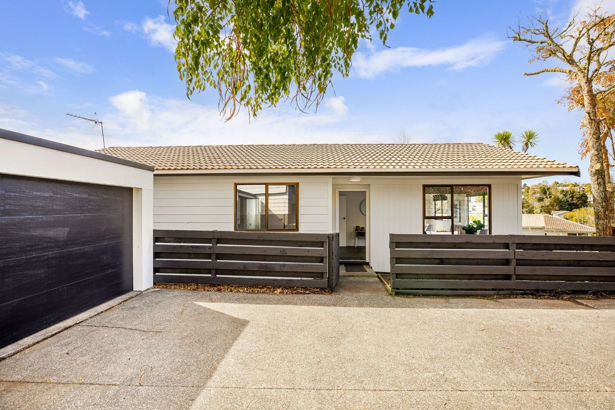 1/9 Hydra Place, Glen Eden, Auckland - Carousel 1