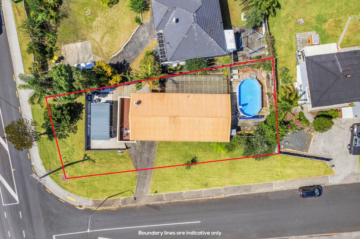 2 Hellyers Street, Birkdale, Auckland - Carousel 2