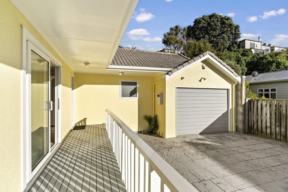 96A Derwent Street, Island Bay, Wellington - Carousel 2
