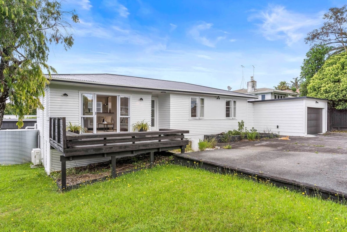 35 Fairclough Road, Beach Haven, Auckland - Carousel 15