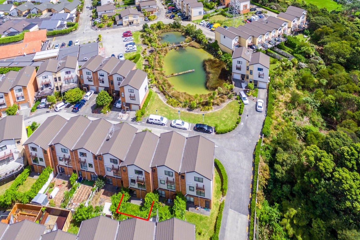 216/172 Mcleod Road, Te Atatu South, Auckland - Carousel 1