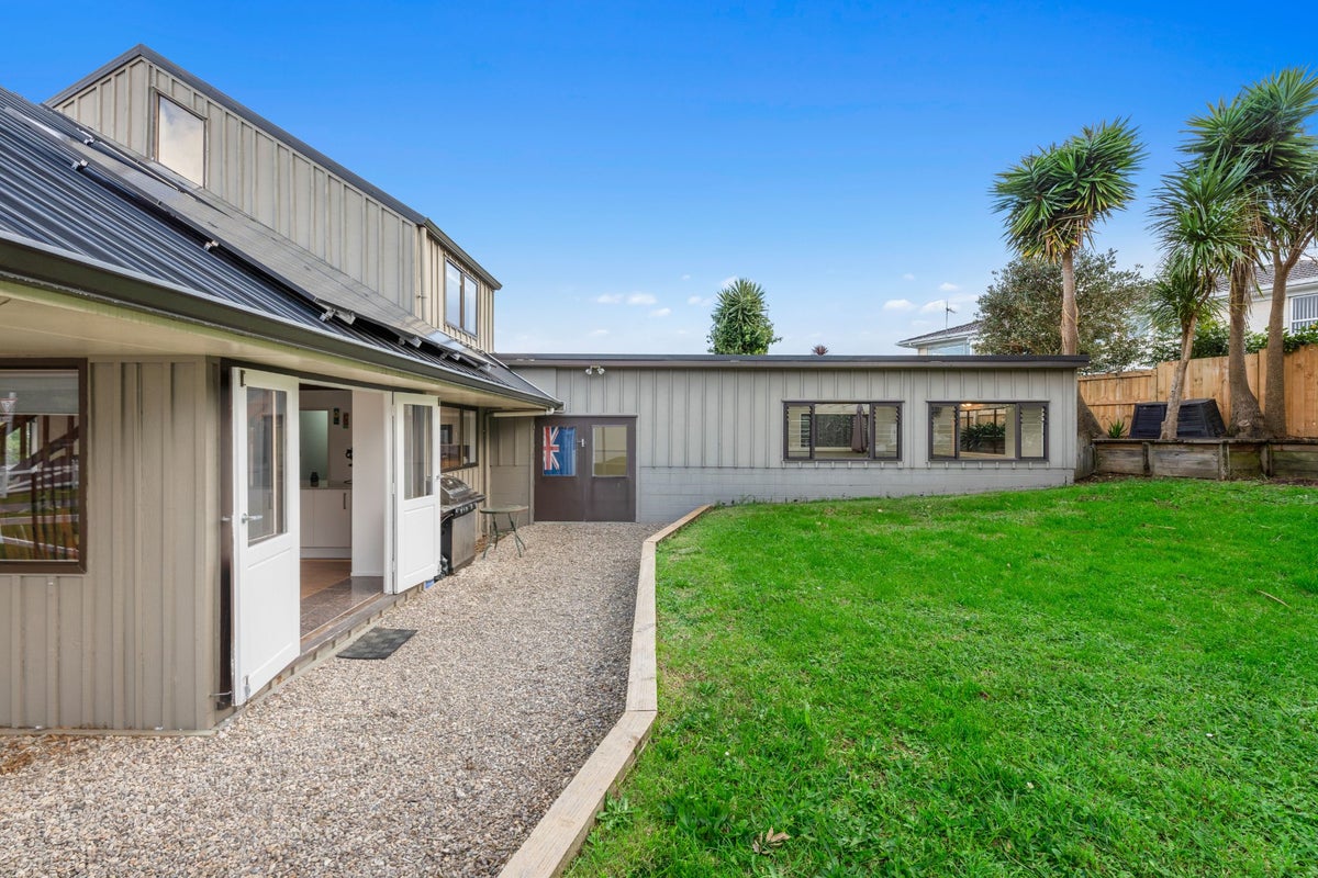 10 Eugenia Rise, Totara Heights, Auckland - Carousel 2