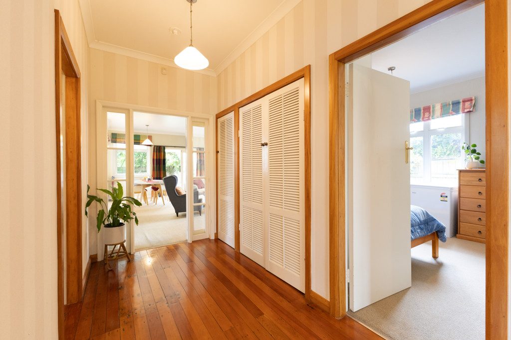 27 Pahiatua Street, Hokowhitu, Palmerston North - Carousel 2