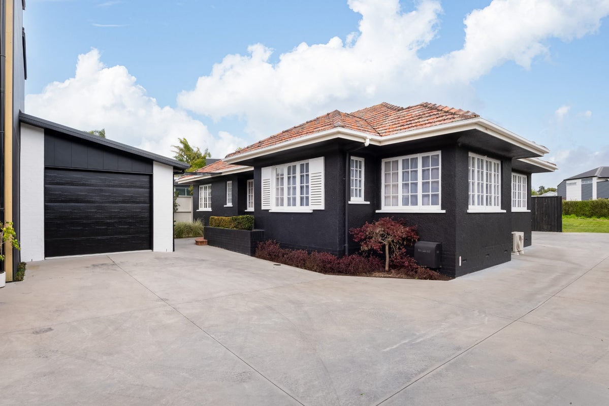 1347B Victoria Street, Beerescourt, Hamilton - Carousel 1