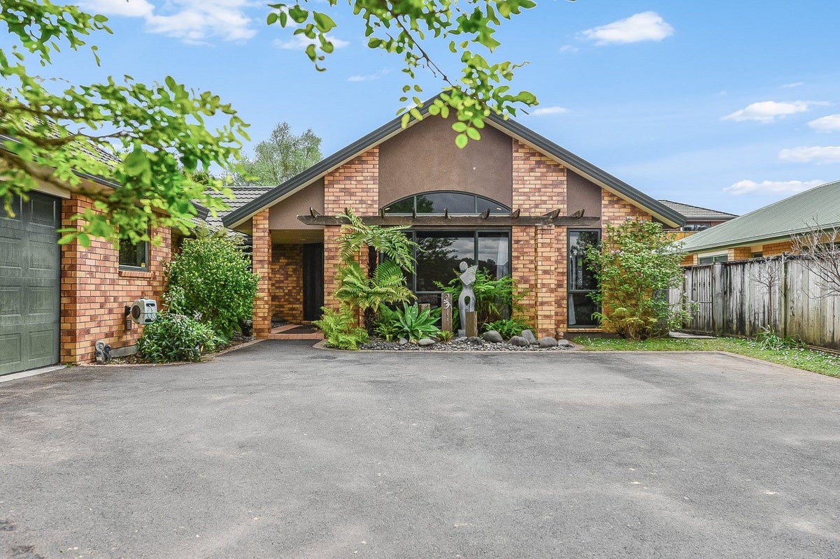 18 Limousin Place, Grandview Heights, Hamilton - Carousel 2