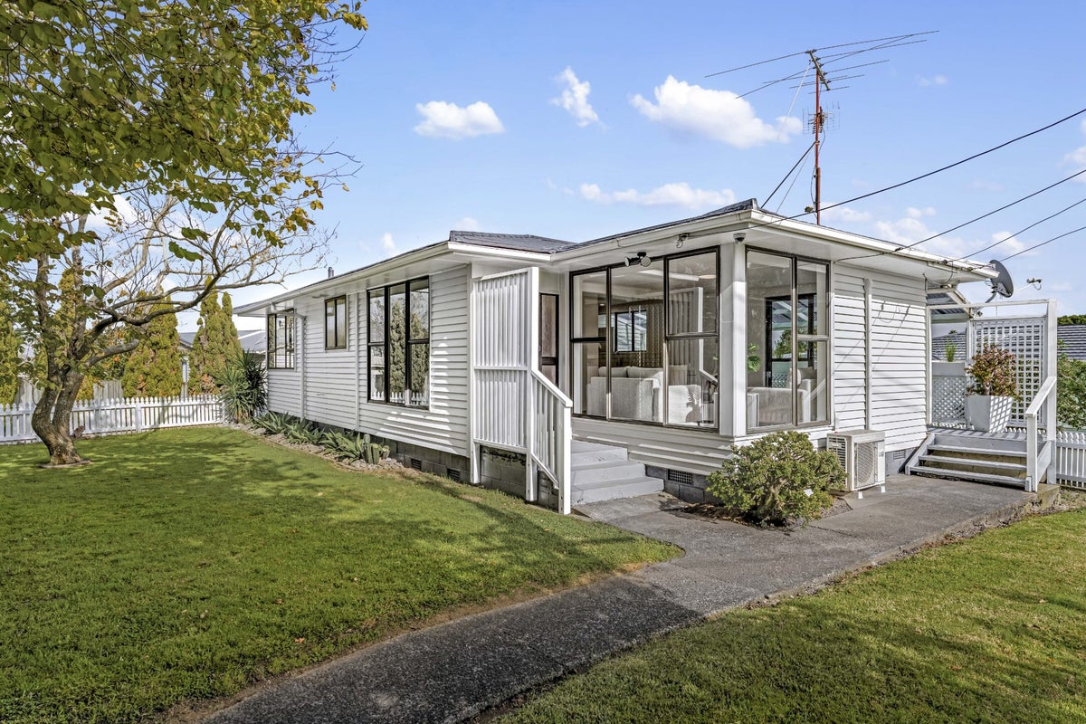 33 Boakes Road, Mount Wellington, Auckland - Carousel 1