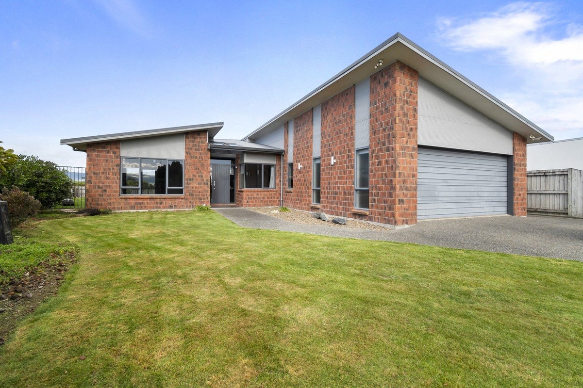 47 Tennyson Avenue, Kelvin Grove, Palmerston North - Carousel 1