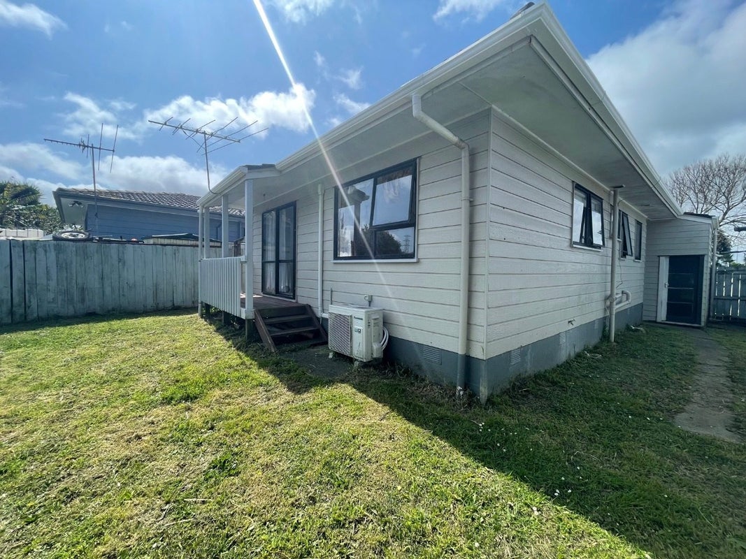 15A Secretariat Place, Randwick Park, Auckland - Carousel 1