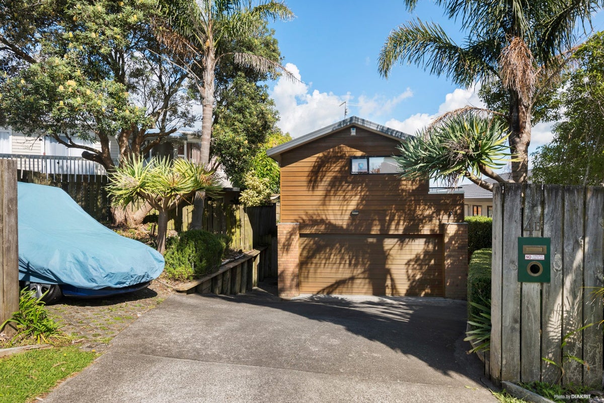 2/4 Mercury Lane, Windsor Park, Auckland - Carousel 1