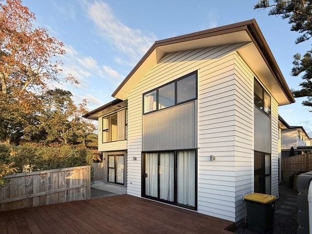 26A Amberley Avenue, Te Atatu South, Auckland - Carousel 2