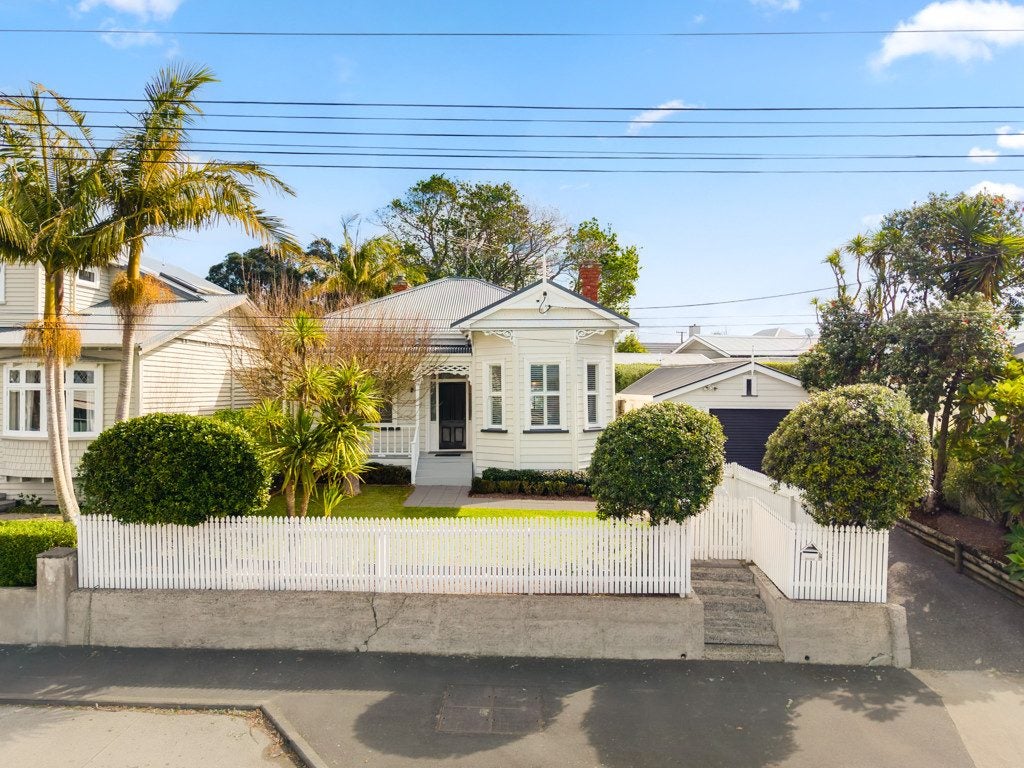 144 Queen Street, Northcote Point, Auckland - Carousel 1