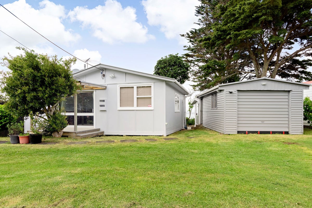 65 Tane Road, Laingholm, Auckland - Carousel 3