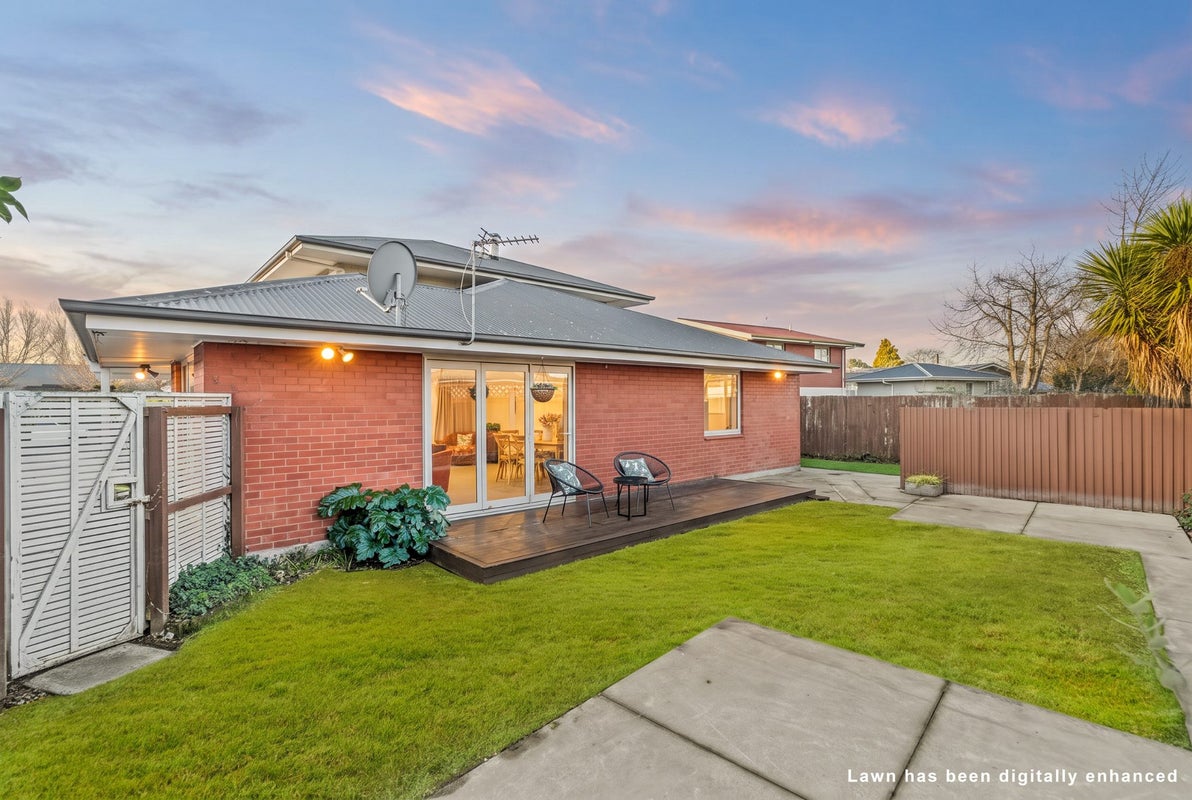 2/11 Powell Crescent, Ilam, Christchurch - Carousel 1