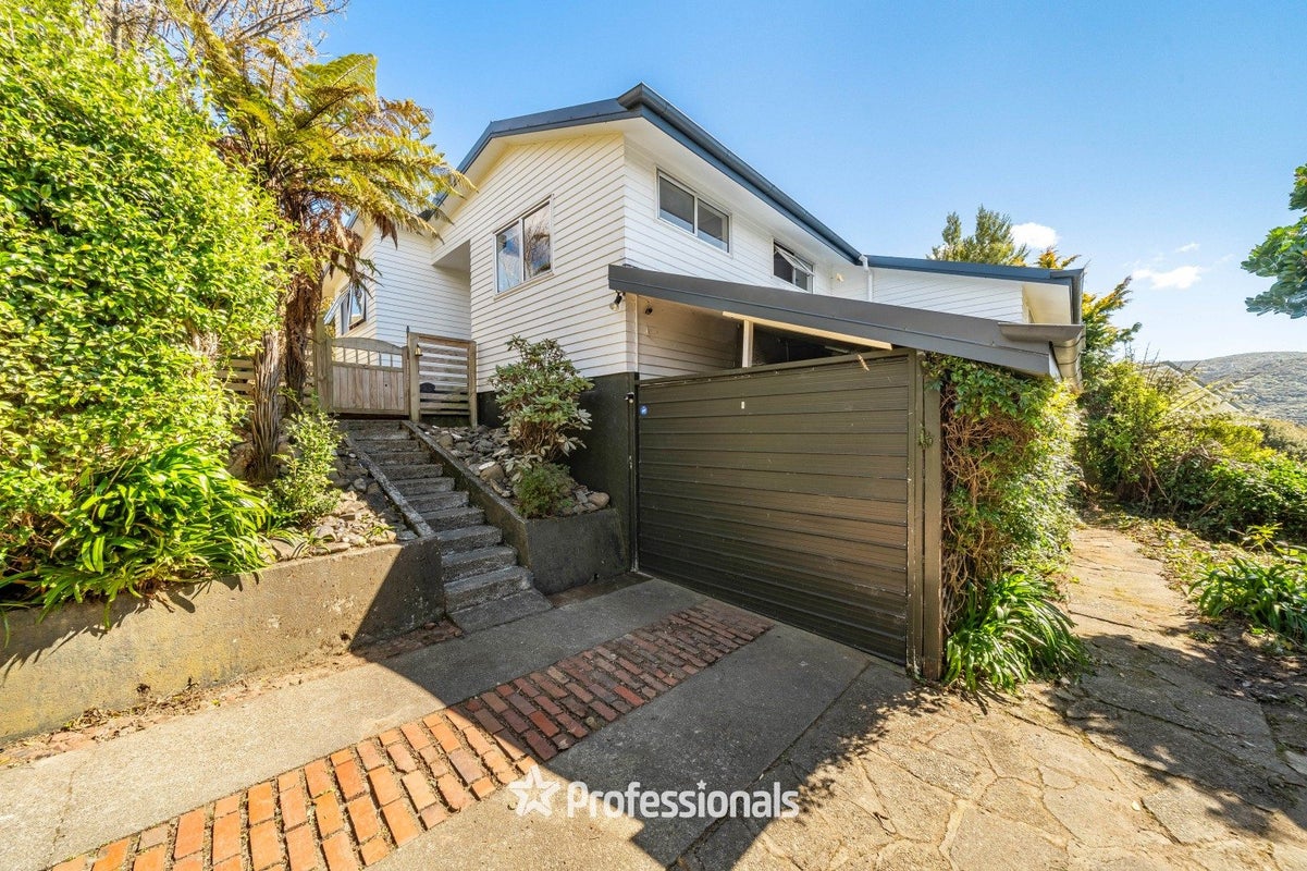 118 Holborn Drive, Stokes Valley, Lower Hutt - Carousel 1
