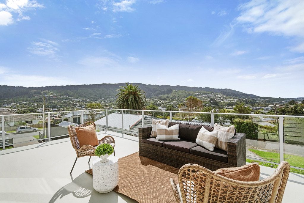 32A Tawa Terrace, Tawa, Wellington - Carousel 2