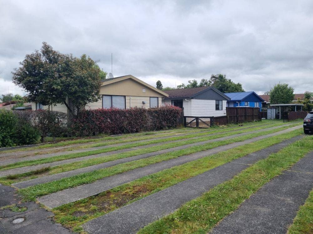 12B Saxbys Road, Glenview, Hamilton - Carousel 1