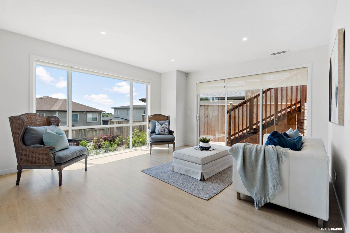 11 Golden Morning Drive, Albany Heights, Auckland - Carousel 2