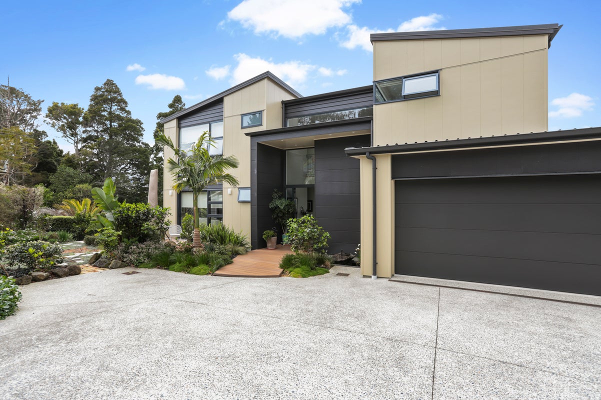 25A Pohutukawa Avenue, Shelly Park, Auckland - Carousel 1