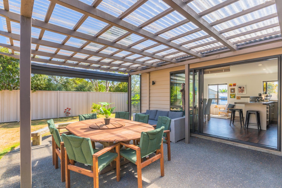 38 Simpson Crescent, Raumati Beach, Paraparaumu - Carousel 1
