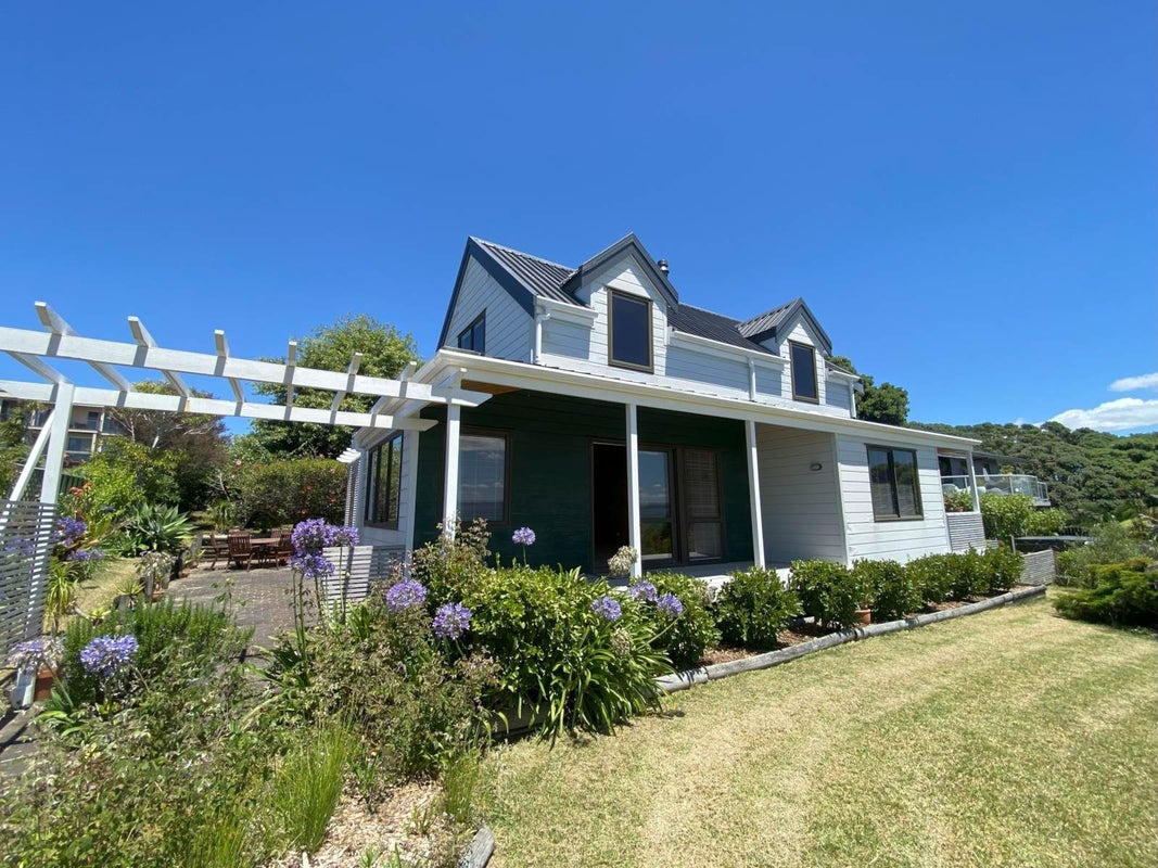 48 Pacific Parade, Army Bay, Whangaparaoa - Carousel 1