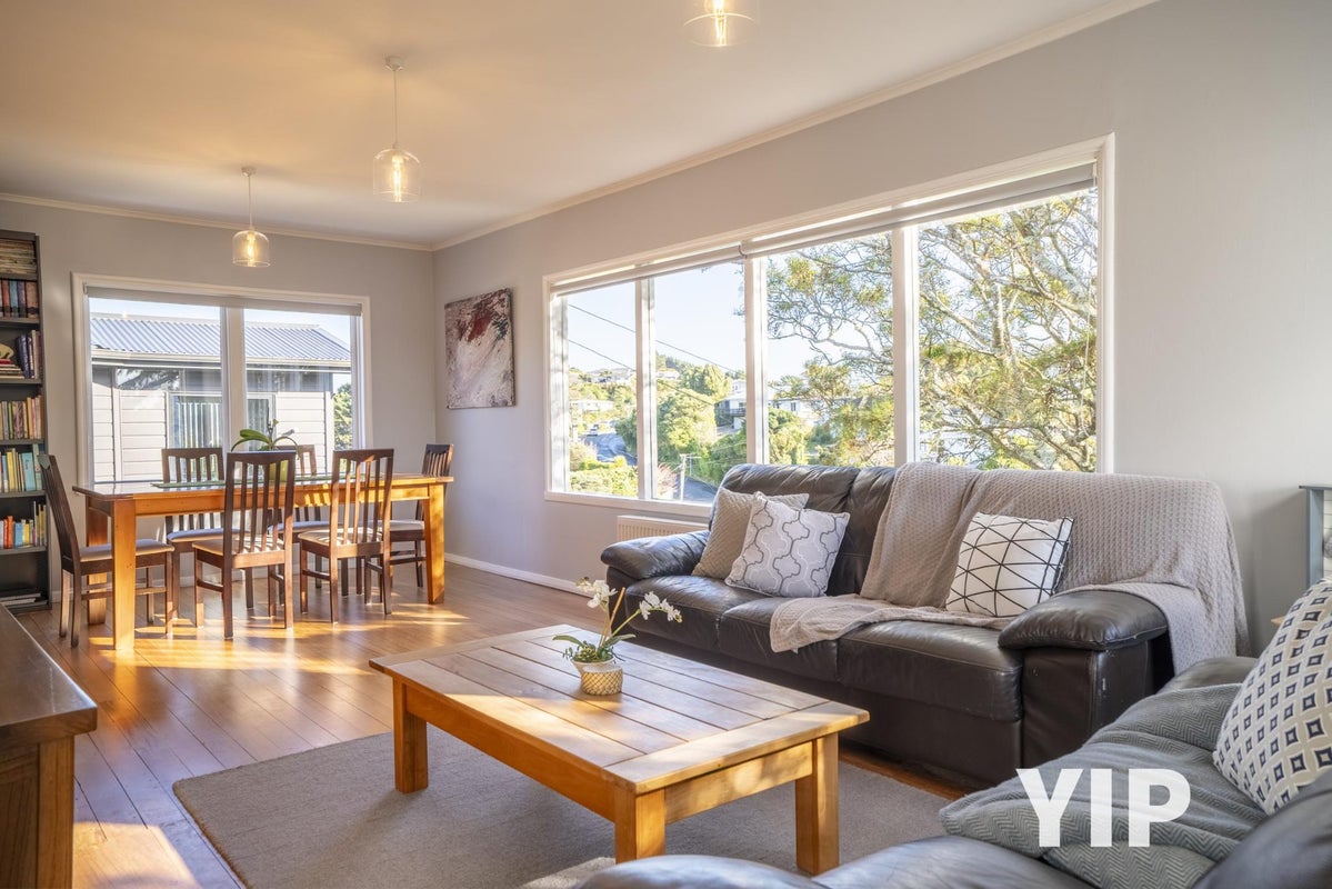 9 Wakely Road, Newlands, Wellington - Carousel 1