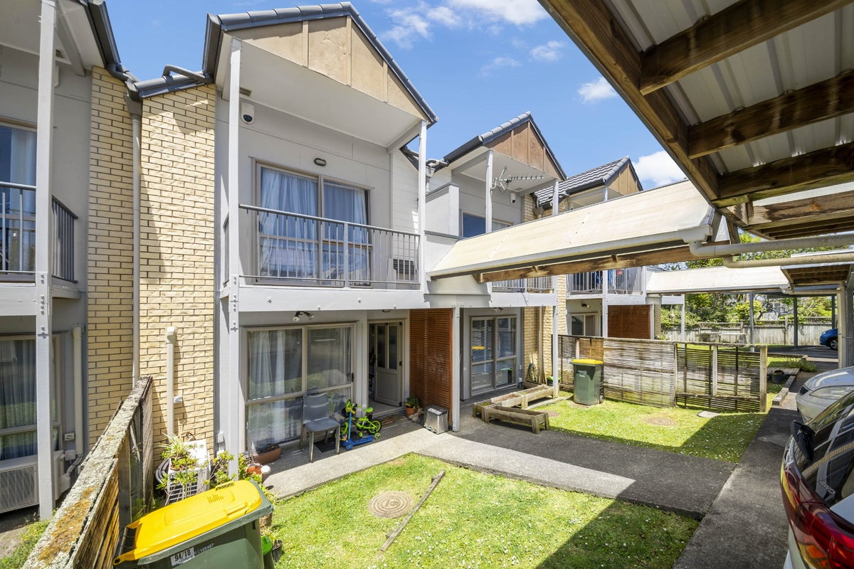6/94 Glengarry Road, Glen Eden, Auckland - Carousel 1