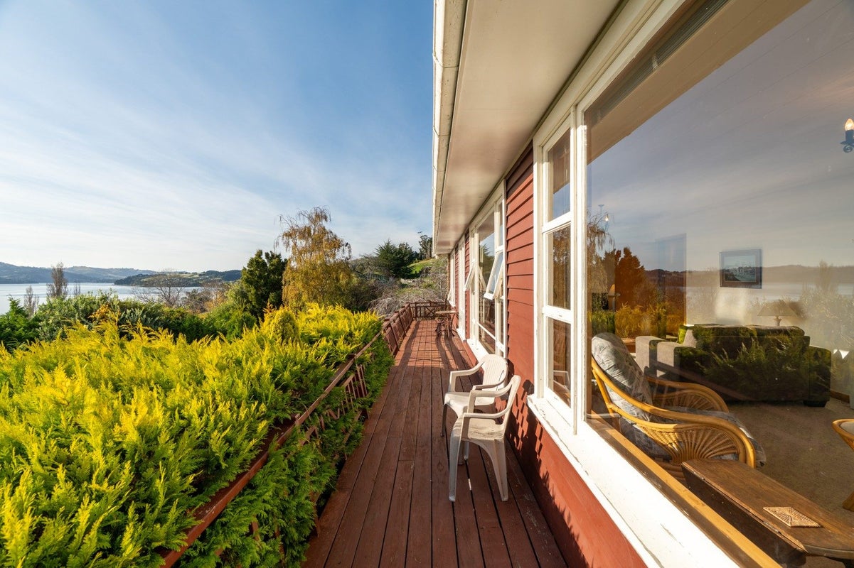 9 ST RONANS RD, Macandrew Bay, Dunedin - Carousel 1