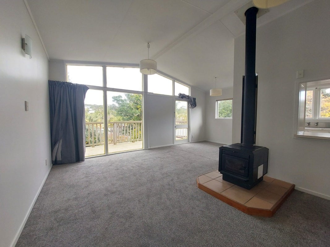 8 Wyoming Avenue, Murrays Bay, Auckland - Carousel 1