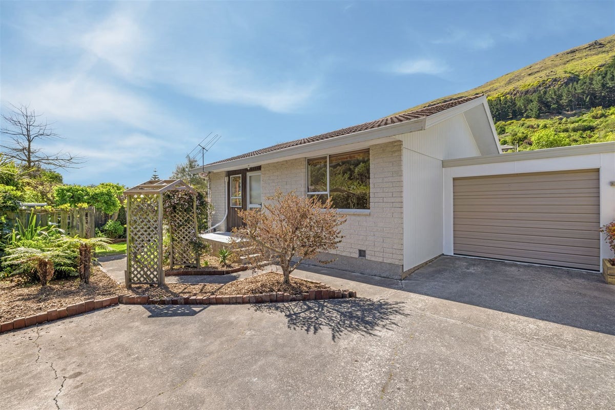 2/3 Cascade Place, Sumner, Christchurch - Carousel 1