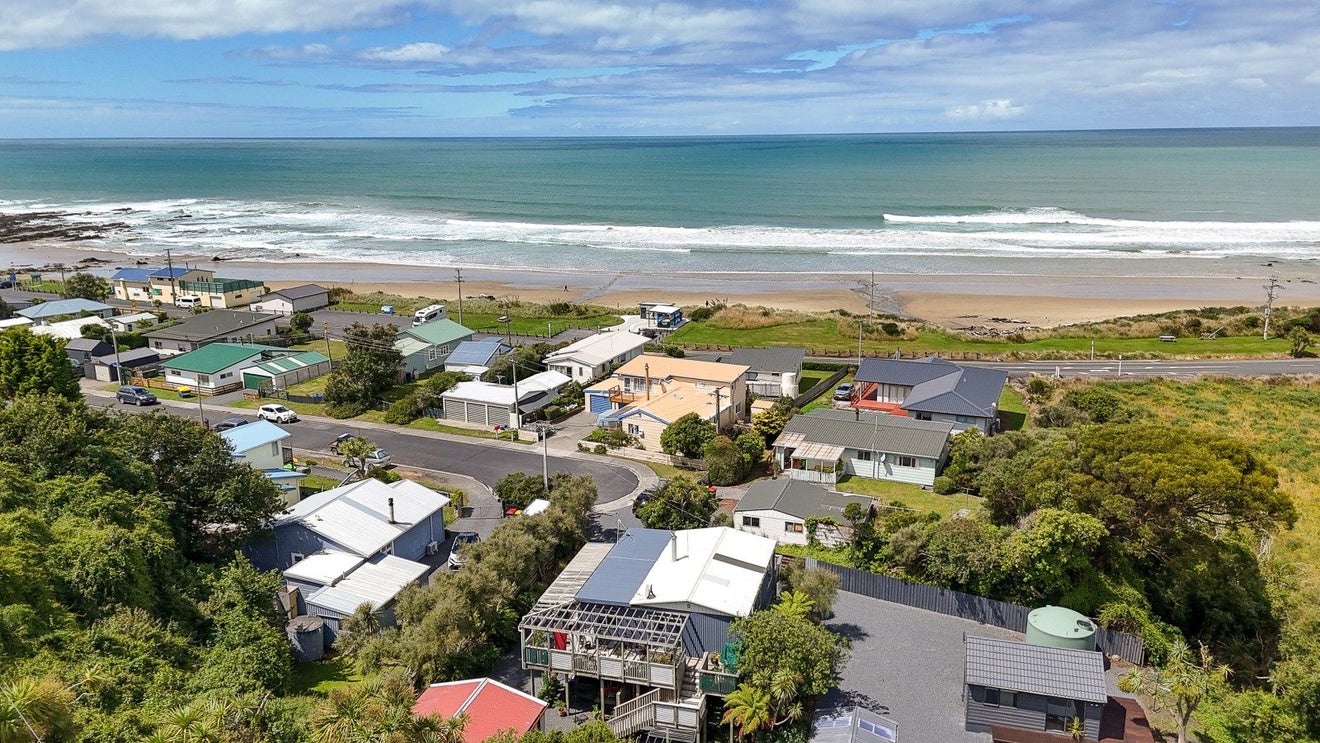 9 Moana Street, Kaka Point, Balclutha - Carousel 2