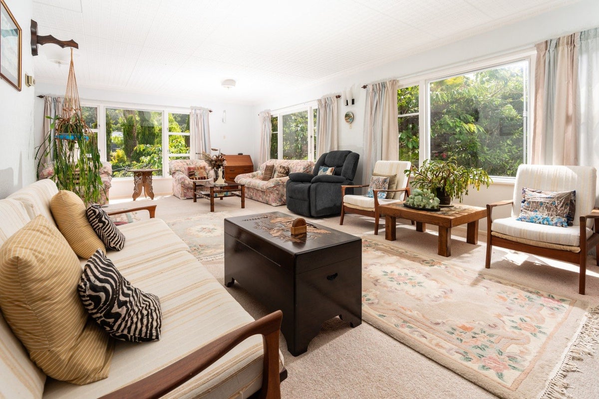 78 Parkvale Road, Karori, Wellington - Carousel 2