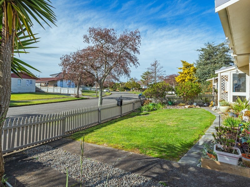 6 Pinedale Parade, Milson, Palmerston North - Carousel 18