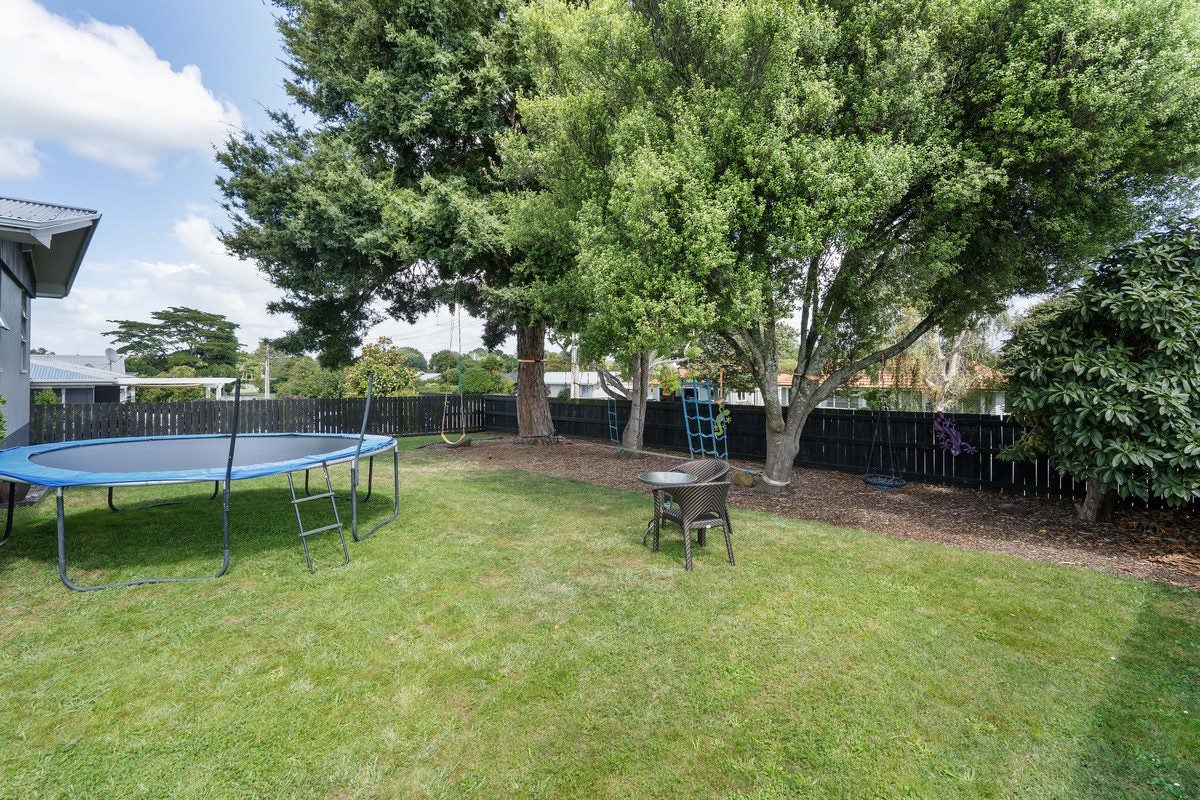 24 Thompson Street, Leamington, Cambridge - Carousel 2
