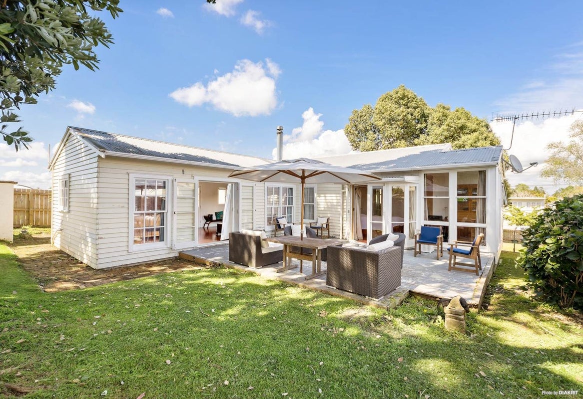 22 Torino Street, Point England, Auckland - Carousel 1