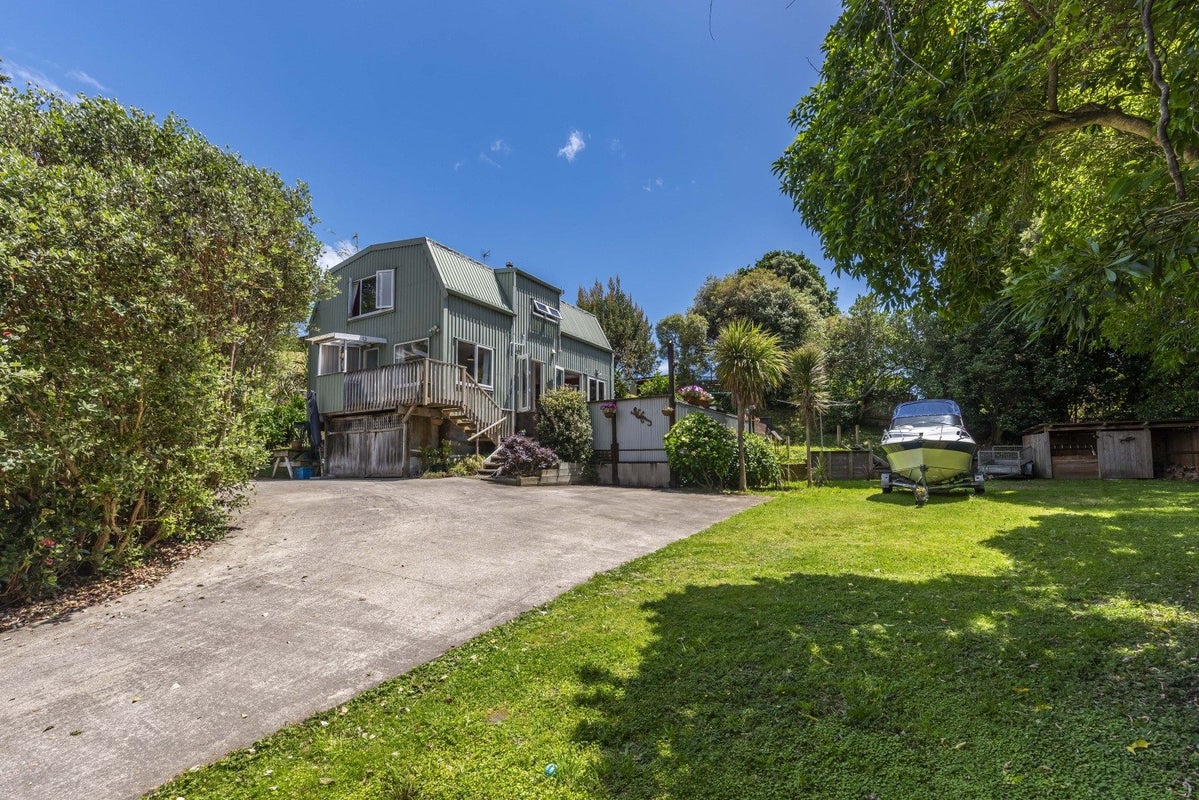 31 Clunie Avenue, Raumati South, Paraparaumu - Carousel 24