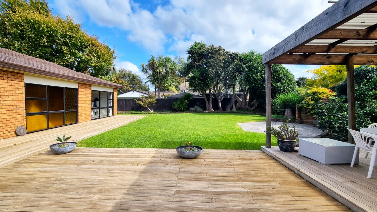 5 Peridot Place, Conifer Grove, Takanini - Carousel 2