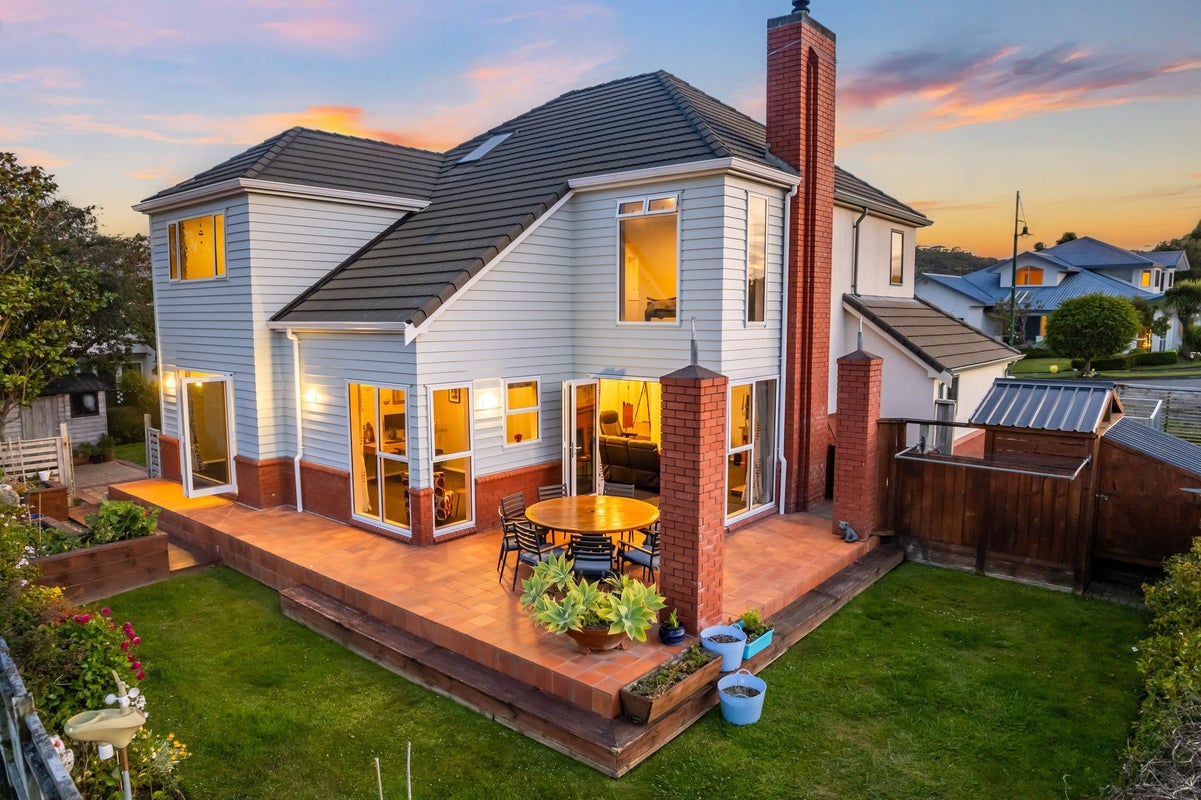 1 Voyager Way, Whitby, Porirua - Carousel 2