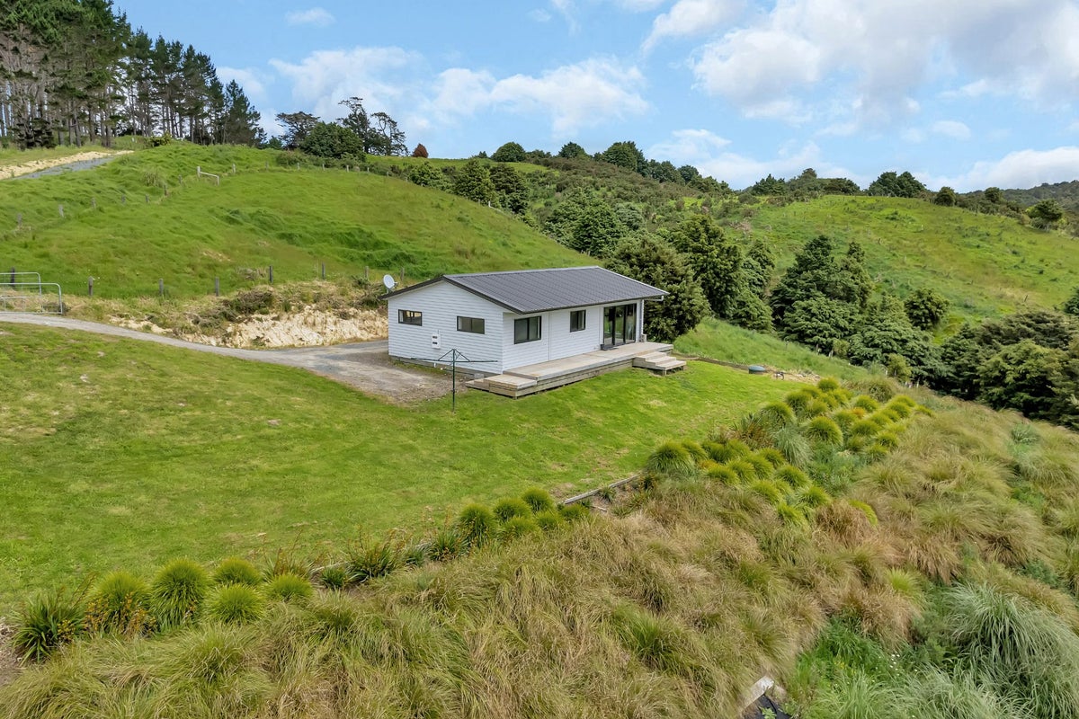 2568E Paparoa-Oakleigh Road, Paparoa - Carousel 1