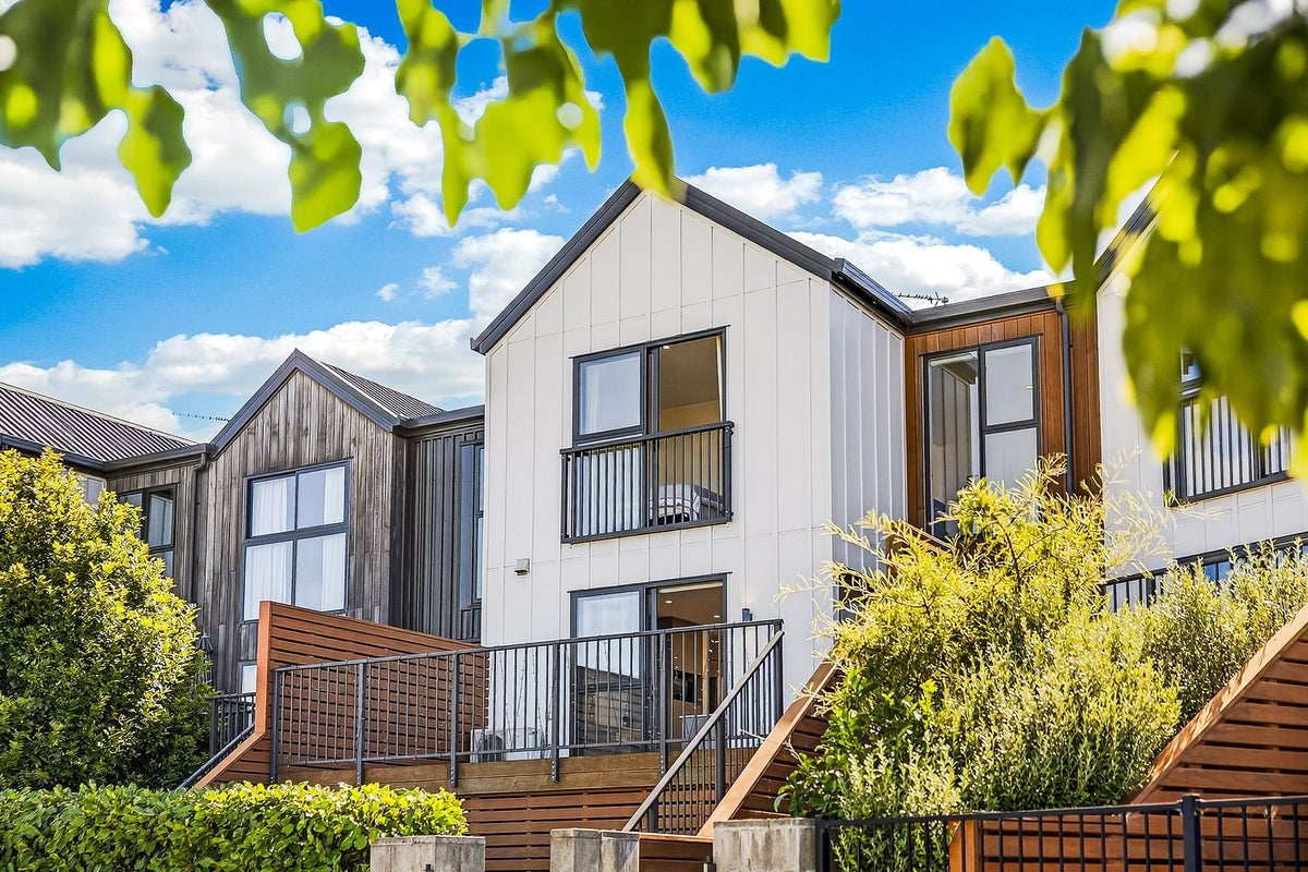 103 Bonair Crescent, Silverdale, Silverdale - Carousel 1