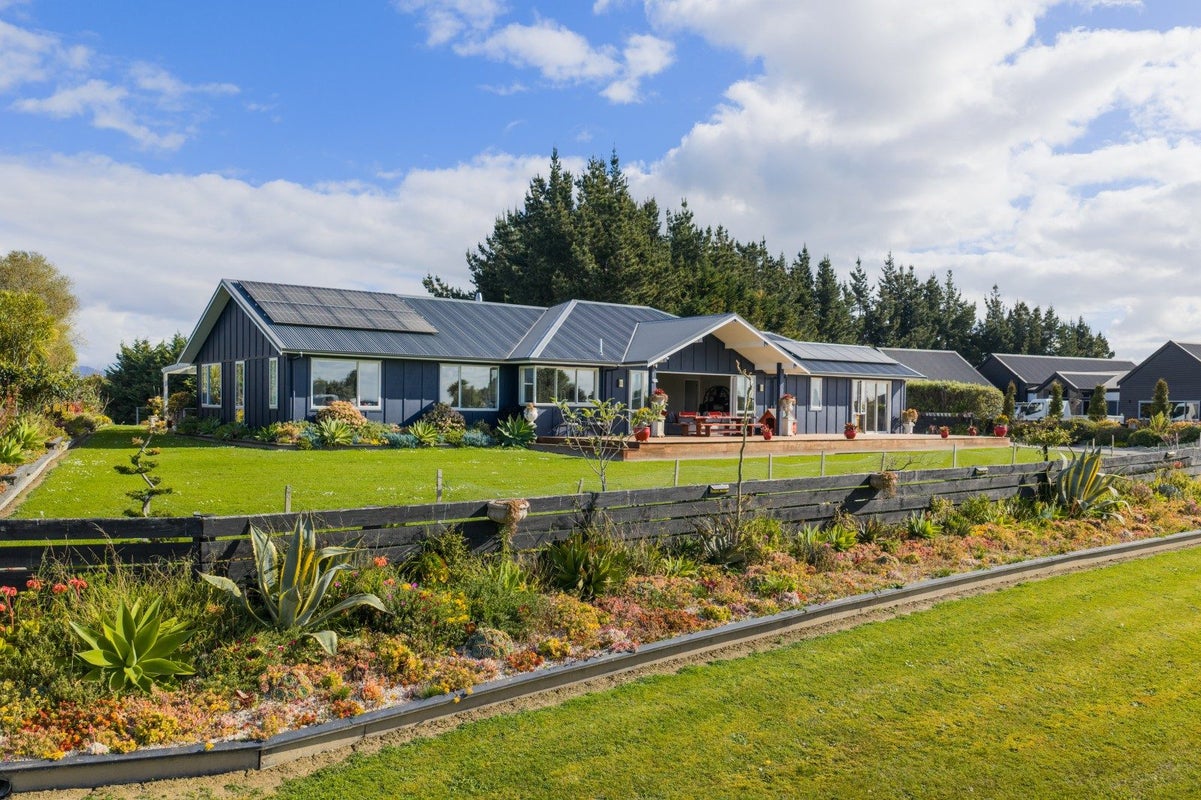 37 Branksome Place, Aokautere, Palmerston North, Manawatu / Whanganui - Carousel 1