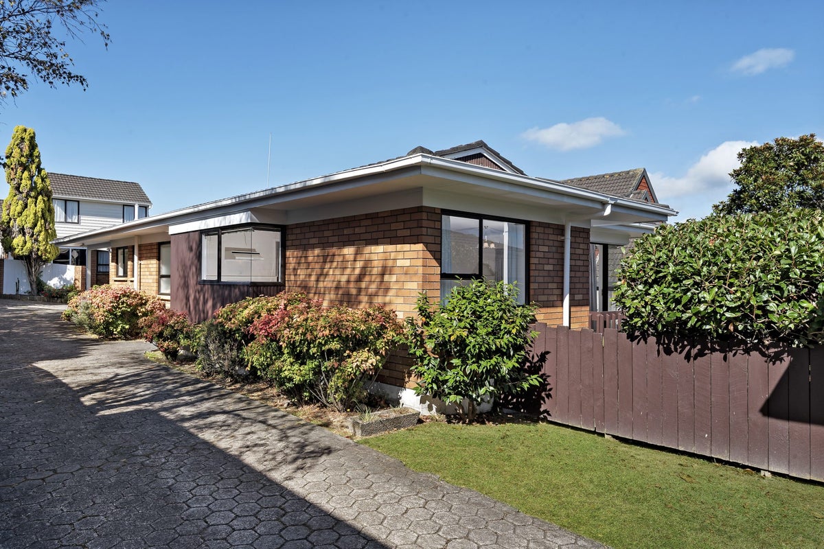 2/10 Bolton Street, Blockhouse Bay, Auckland - Carousel 2