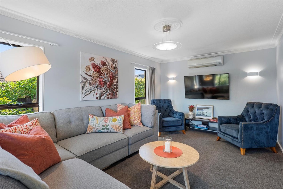 15 Sonning Place, Redwood, Christchurch - Carousel 2
