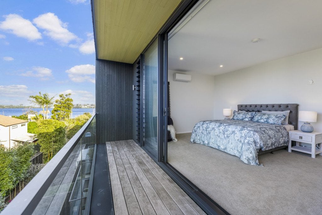 4 Macbeth Court, Milford, Auckland - Carousel 2