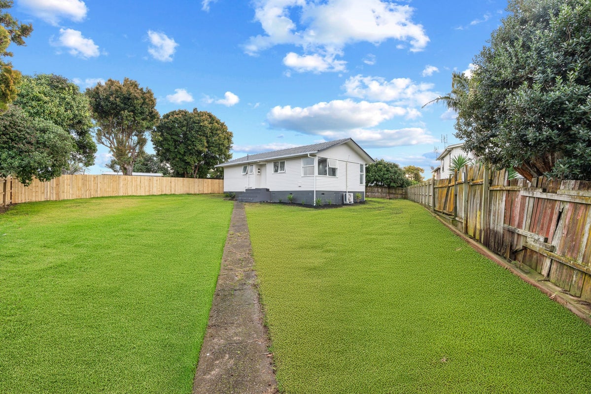 21 Dalry Place, Mangere Bridge, Auckland - Carousel 2
