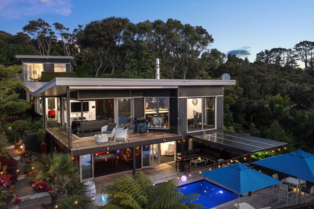 7 Woollams Road, Onetangi, Waiheke Island - Carousel 1