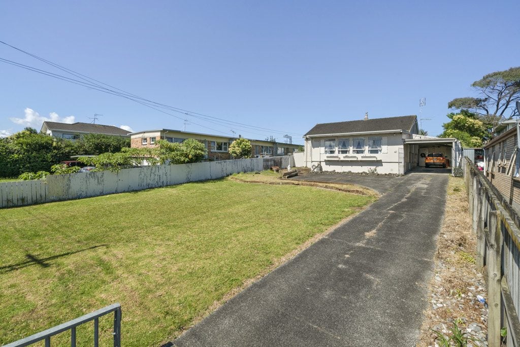 47 Clendon Avenue, Papatoetoe, Auckland - Carousel 1