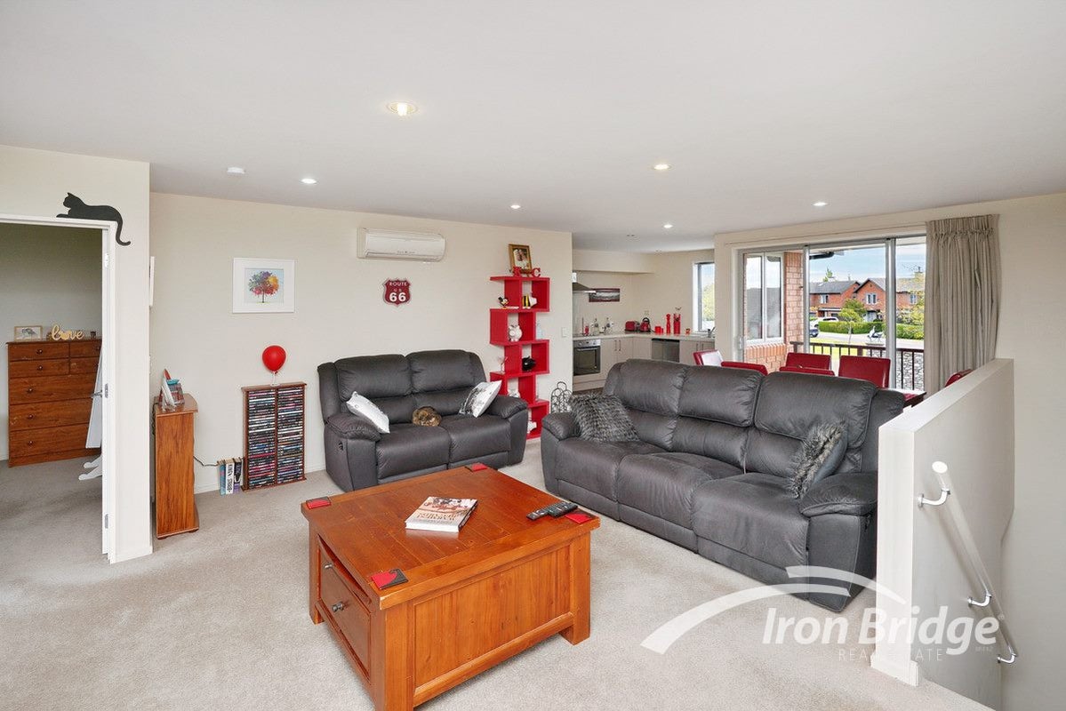 26 Henley Green, Northwood, Christchurch - Carousel 2