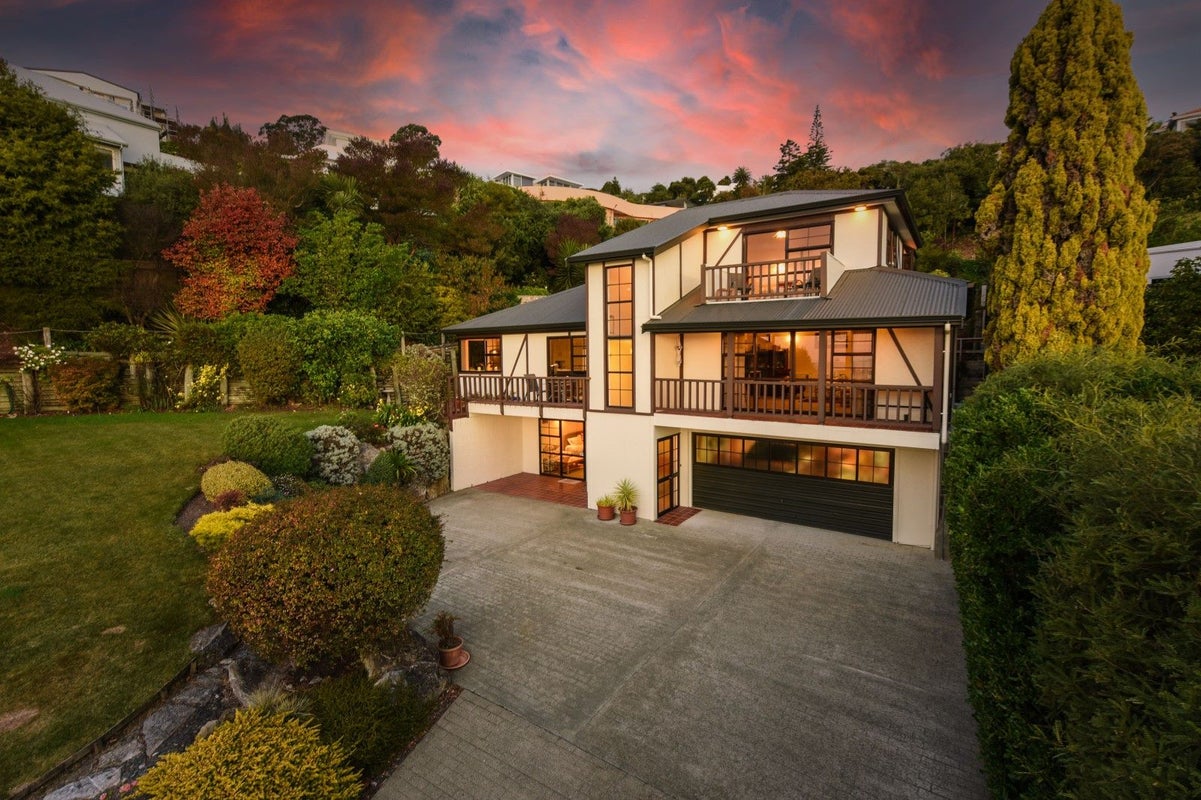37 The Cliffs, Britannia Heights, Nelson - Carousel 1